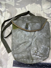 Charger l&#39;image dans la galerie, Genuine British Army S6 Gas Mask Bag / Haversack
