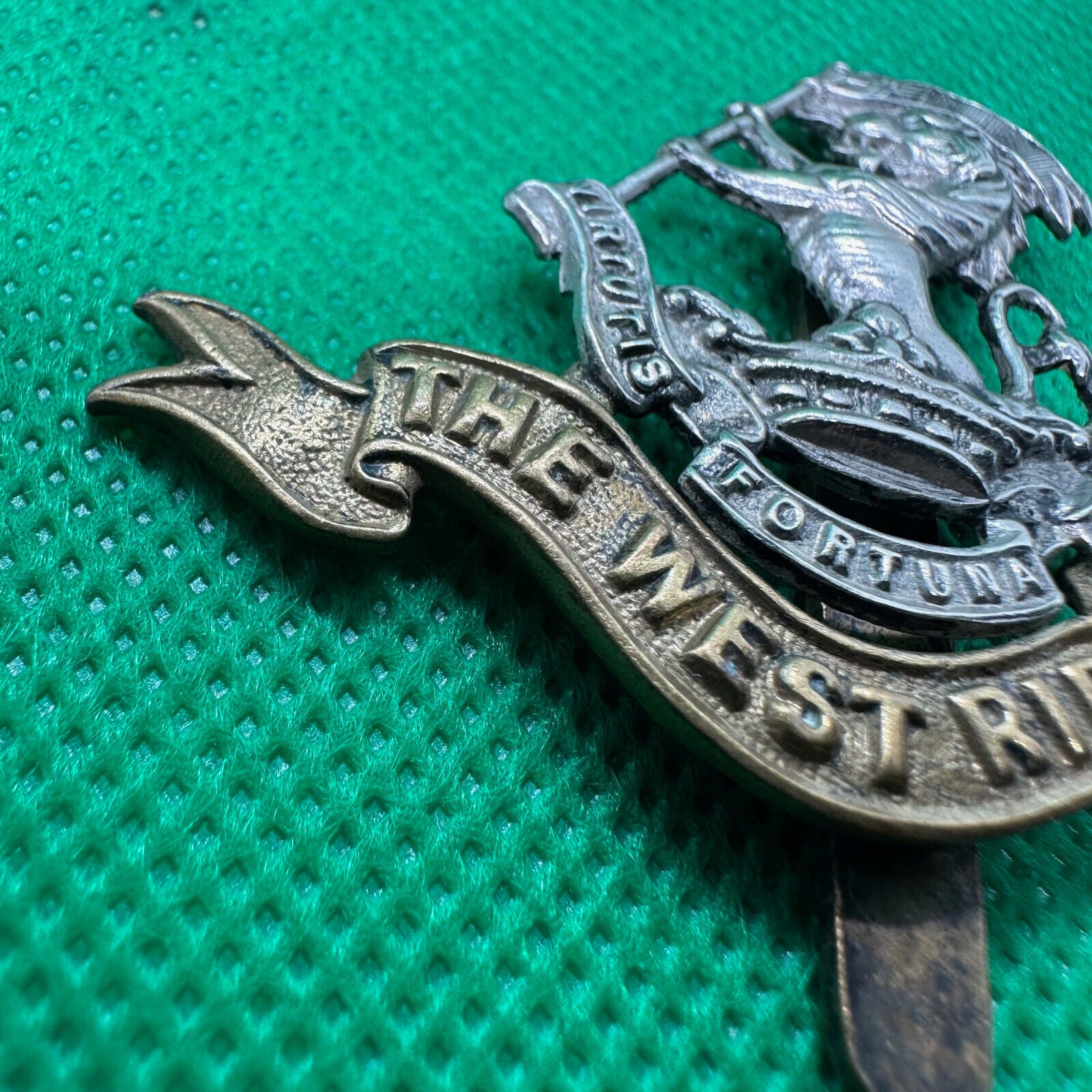 Original WW1 British Army Duke of Wellingtons The West Riding Cap Badg