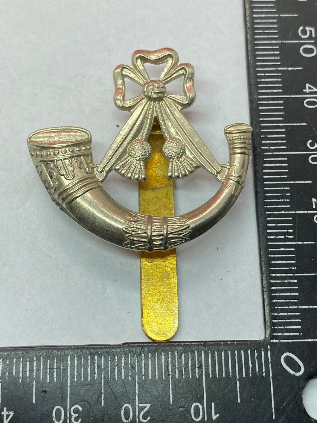 WW1 / WW2 British Army Light Infantry Regiment Cap Badge