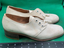 Lade das Bild in den Galerie-Viewer, Original WW2 British Army Women&#39;s White Summer Shoes - ATS WAAF - Size 235s
