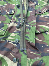 Lade das Bild in den Galerie-Viewer, Genuine British Army DPM Woodland Combat Jacket - Size 160/88
