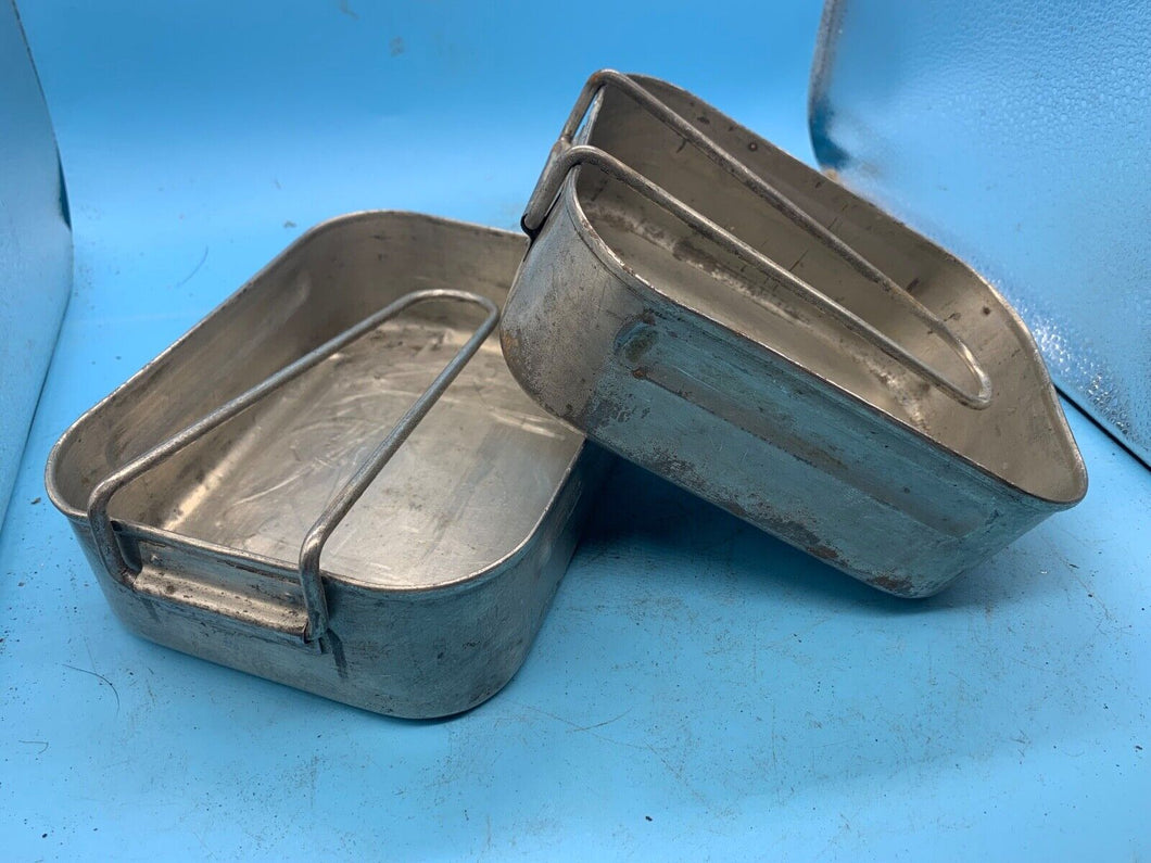 Original WW2 British Army Soldiers Mess Tin Set - Two Piece - Fold Out Handles