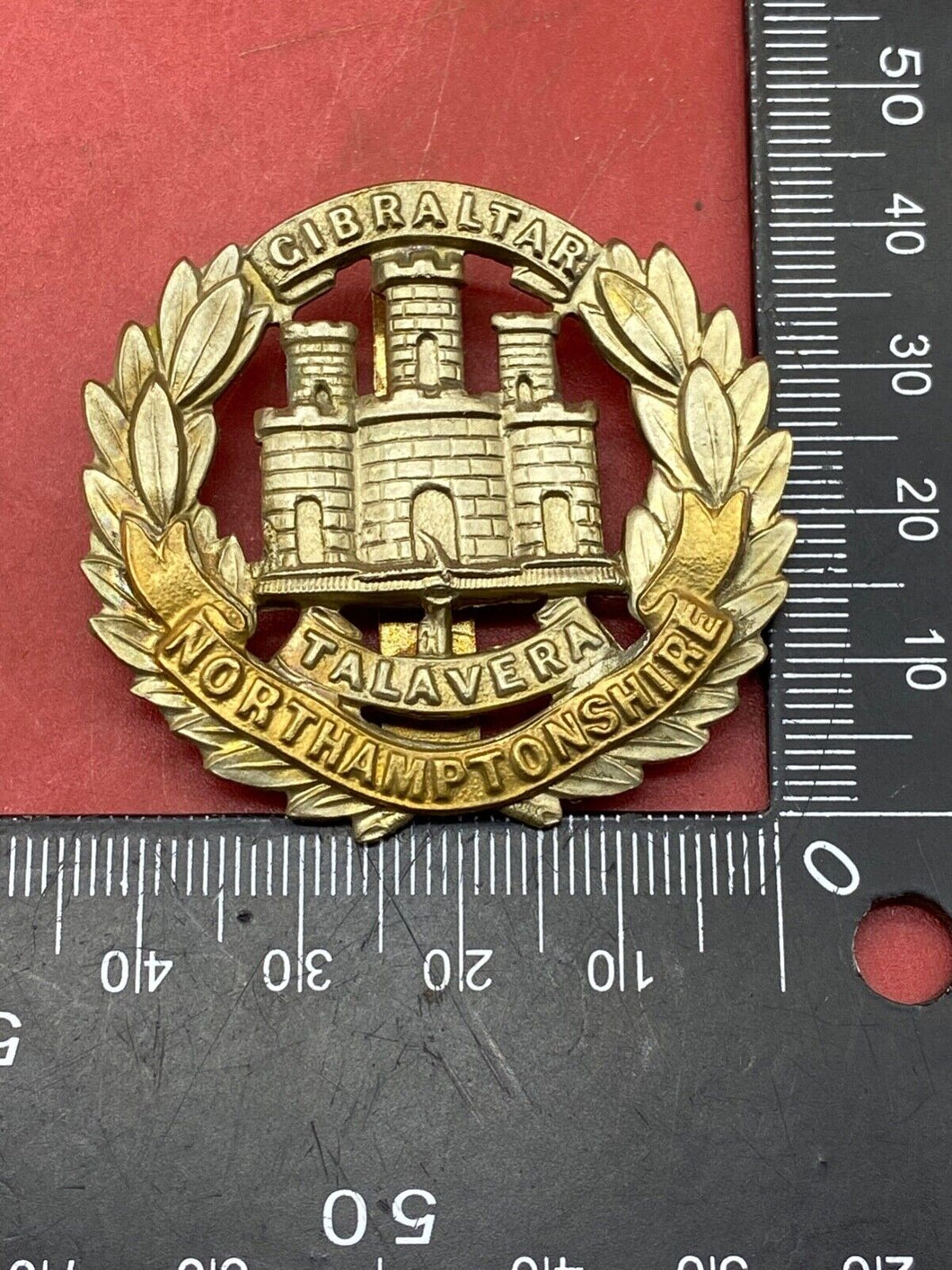 WW1 / WW2 British Army - Northamptonshire Regiment WM & Brass Original Cap Badge