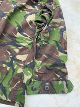 Charger l&#39;image dans la galerie, Genuine British Army DPM Woodland Combat Jacket - Size 160/88
