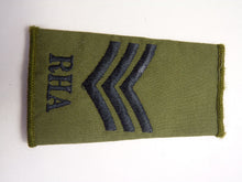 Lade das Bild in den Galerie-Viewer, OD Green Rank Slides / Epaulette Pair Genuine British Army - RHA Sergeant
