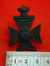 Lade das Bild in den Galerie-Viewer, Original Victorian Crown The King&#39;s Royal Rifle Corps Cap / Pouch Badge
