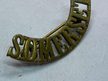 Load image into Gallery viewer, Original British Army WW1 Somerset Regiment Shoulder Title
