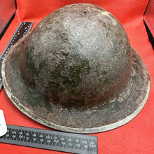 Lade das Bild in den Galerie-Viewer, Britischer Armee-Mk2-Brodie-Helm – Original aus dem 2. Weltkrieg – südafrikanische Herstellung 
