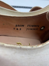 Charger l&#39;image dans la galerie, Original WW2 British Army Women&#39;s White Summer Shoes - ATS WAAF - Size 230 M
