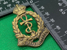 Charger l&#39;image dans la galerie, WW2 British RAF Royal Air Force Medical Officer&#39;s Brass Cap Badge
