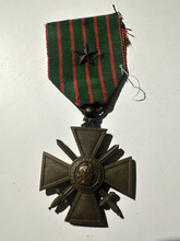Charger l&#39;image dans la galerie, Original WW1 French Army Croix De Guerre Medal Award - 1914-1917

