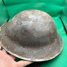 Lade das Bild in den Galerie-Viewer, Britischer Armee-Mk2-Brodie-Helm – Original aus dem 2. Weltkrieg – südafrikanische Herstellung 
