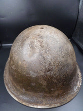 Lade das Bild in den Galerie-Viewer, Mk3 Kanadische / Britische Armee Original WW2 Schildkrötenhelm mit hoher Niete 
