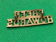 Charger l&#39;image dans la galerie, Original British Army GREEN HOWARDS Regiment Brass Shoulder Title
