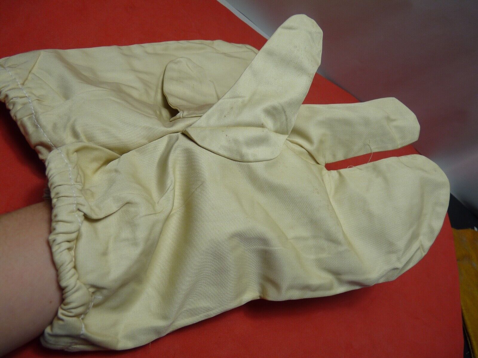 Original WW2 British Army Gunners Winter White Gloves - 1943 - The Militaria Shop