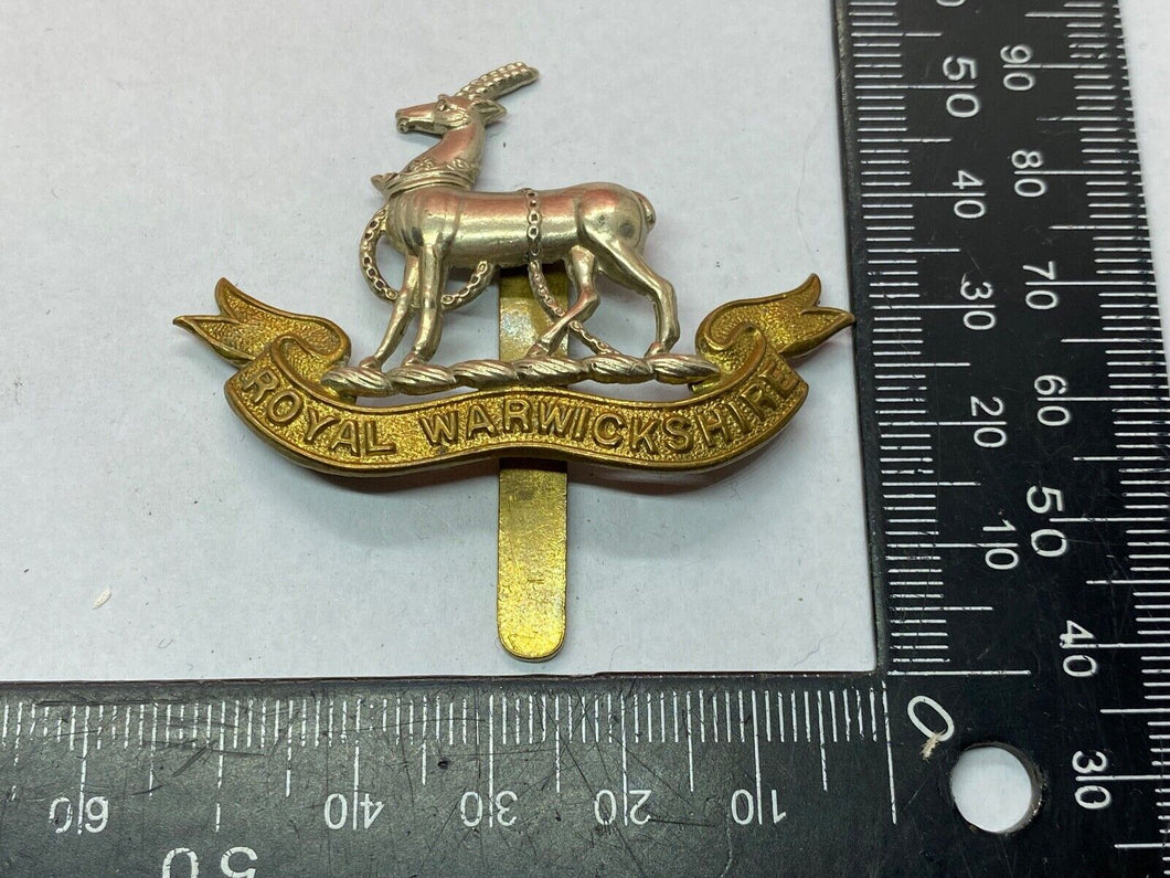 Original WW1 / WW2 British Army - Royal Warwickshire Regiment Cap Badge