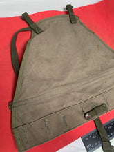 Charger l&#39;image dans la galerie, Original WW2 US Army M1928 Haversack Pack Tail - 1944 Dated
