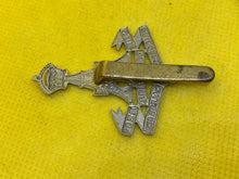 Load image into Gallery viewer, WW1 / WW2 British Army THE YORKSHIRE REGIMENT White Metal Cap Badge.
