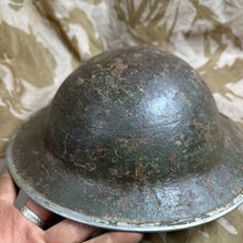 Lade das Bild in den Galerie-Viewer, Britischer Armee-Mk2-Brodie-Helm – Original aus dem 2. Weltkrieg – südafrikanische Herstellung 
