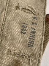 Charger l&#39;image dans la galerie, Original WW2 US Army M1928 Haversack Pack Tail - 1942 Dated
