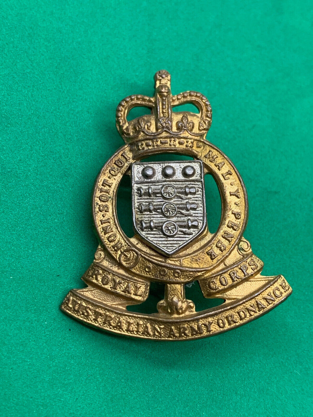 British Army Ordnance Corps Regiment Cap Badge Queens Crown