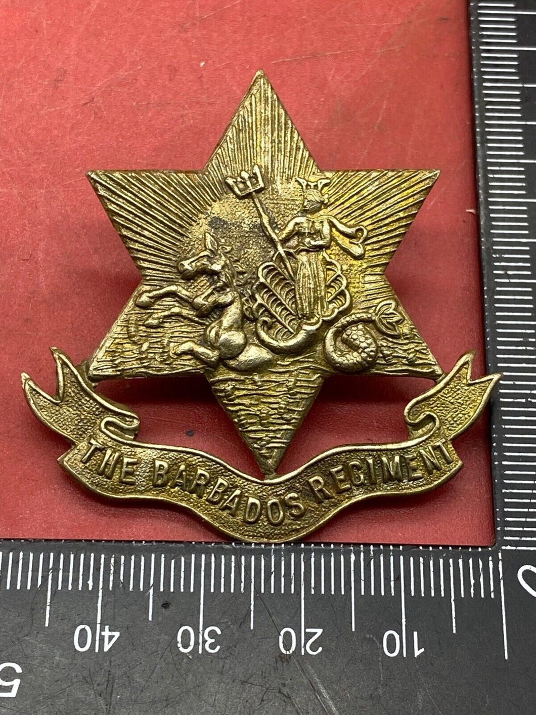 WW1 / WW2 British Army The BARBADOS Regiment - Gilt Metal Cap Badge.