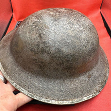 Lade das Bild in den Galerie-Viewer, Britischer Armee-Mk2-Brodie-Helm – Original aus dem 2. Weltkrieg – südafrikanische Herstellung 
