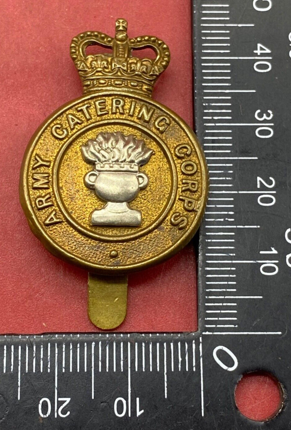 British Army - Army Catering Corps Queen's Crown Cap Badge. Maker Marked Slider.