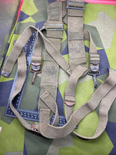 Load image into Gallery viewer, Original WW2 US Army Issue / Paratroopers Y-Straps / Suspenders / Yolk
