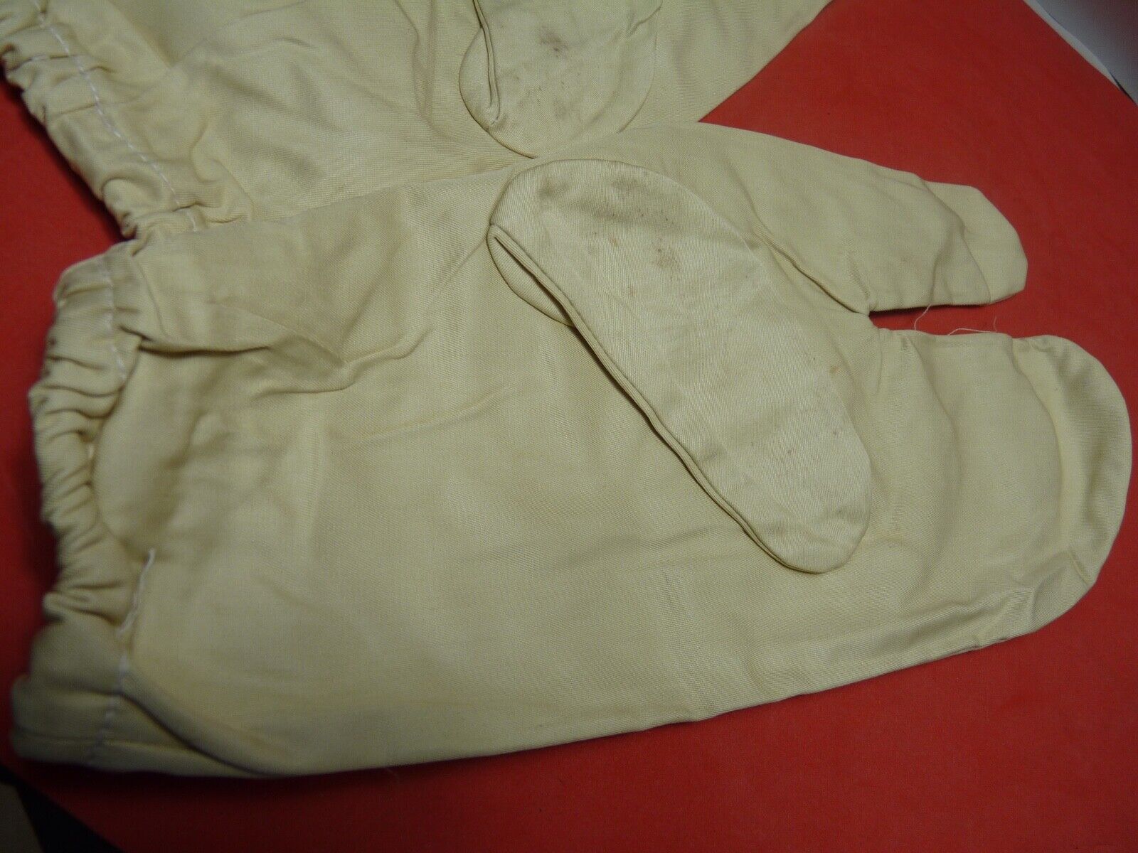 Original WW2 British Army Gunners Winter White Gloves - 1943 - The Militaria Shop