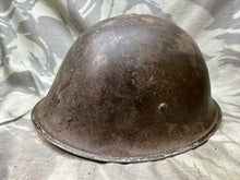 Lade das Bild in den Galerie-Viewer, Originaler Mk3 High Rivet Turtle Helm &amp; Futter der britischen/kanadischen Armee aus dem 2. Weltkrieg 
