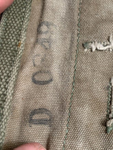 Lade das Bild in den Galerie-Viewer, Original WW2 US Army M1928 Haversack Pack Tail - 1944 Dated
