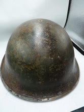 Lade das Bild in den Galerie-Viewer, Mk3 Kanadische / Britische Armee Original WW2 Schildkrötenhelm mit hoher Niete 
