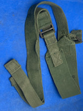 Lade das Bild in den Galerie-Viewer, Original WW2 British Army 44 Pattern Shoulder Strap - 1945 Dated
