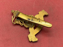 Load image into Gallery viewer, WW1 / WW2 British Army - ARMY PAY CORPS - White Metal and Brass Cap Badge.
