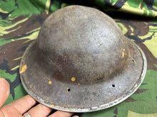 Lade das Bild in den Galerie-Viewer, Britischer Armee-Mk2-Brodie-Helm – Original aus dem 2. Weltkrieg – südafrikanische Herstellung 
