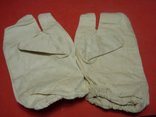 Load image into Gallery viewer, Original WW2 British Army Gunners Winter White Gloves - 1942
