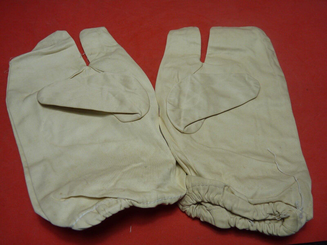 Original WW2 British Army Gunners Winter White Gloves - 1942