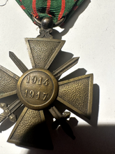 Load image into Gallery viewer, Original WW1 French Army Croix De Guerre Medal Award - 1914-1917
