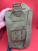 Charger l&#39;image dans la galerie, 37 Pattern Bren Pouch - Post WW2 British Army Pattern in Great Condition
