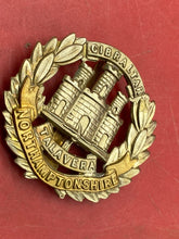 Load image into Gallery viewer, WW1 / WW2 British Army - Northamptonshire Regiment WM &amp; Brass Original Cap Badge
