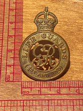 Load image into Gallery viewer, WW2 British Army 1st &amp; 2nd LIFE GUARDS gilded metal cap badge - B20
