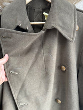 Charger l&#39;image dans la galerie, Original WW1 / WW2 British Army Officers Greatcoat - Royal Artillery - 38&quot; Chest
