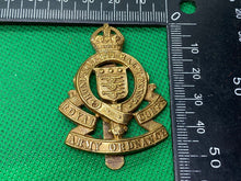 Charger l&#39;image dans la galerie, British Army - Royal Army Ordnance Corps King&#39;s Crown Cap Badge
