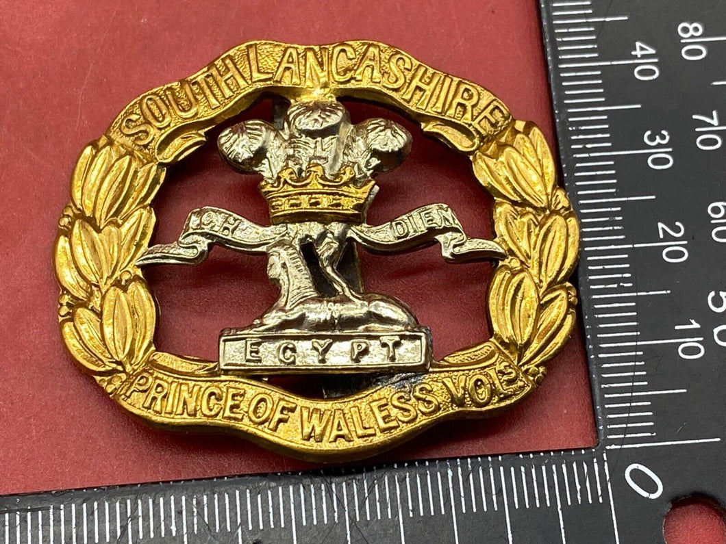 WW1 / WW2 British Army - South Lancashire Regiment White Metal/Brass Cap Badge.