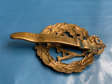 Lade das Bild in den Galerie-Viewer, Original WW2 British Army Kings Crown Cap Badge - ATS Auxiliary Territorial
