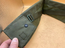 Lade das Bild in den Galerie-Viewer, British Army Vietnam War Utility Pouch / Sleeve with Strap. WD Marked and Dated.
