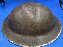 Lade das Bild in den Galerie-Viewer, Originaler Kampfhelm Mk2 Brodie der britischen Armee aus südafrikanischer Produktion aus dem 2. Weltkrieg 
