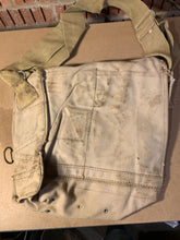 Charger l&#39;image dans la galerie, Original WW2 British Army Indian Made Soldiers Gas Mask Bag &amp; Strap - 1942 Dated
