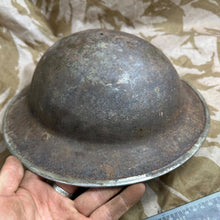 Lade das Bild in den Galerie-Viewer, Britischer Armee-Mk2-Brodie-Helm – Original aus dem 2. Weltkrieg – südafrikanische Herstellung 
